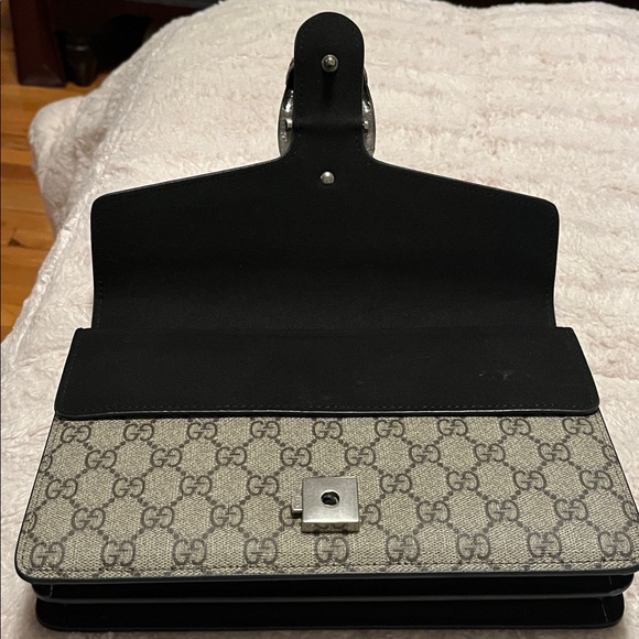 Gucci Beige and Black Shoulder Bag with Silver Chain - Picture 5 of 9